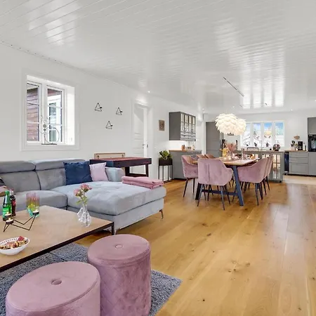 Awesome In Vggerlse With Wifi And 5 Bedrooms Prázdninový dům Bøtø By